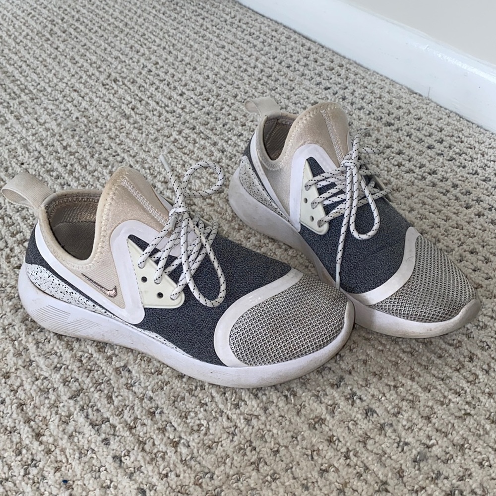Nike sneakers fit size 6.5